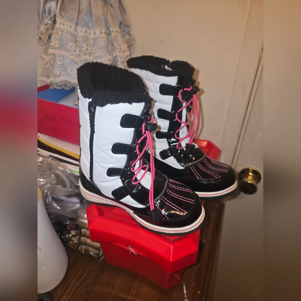 Girls Totes Snow Boots Size 1